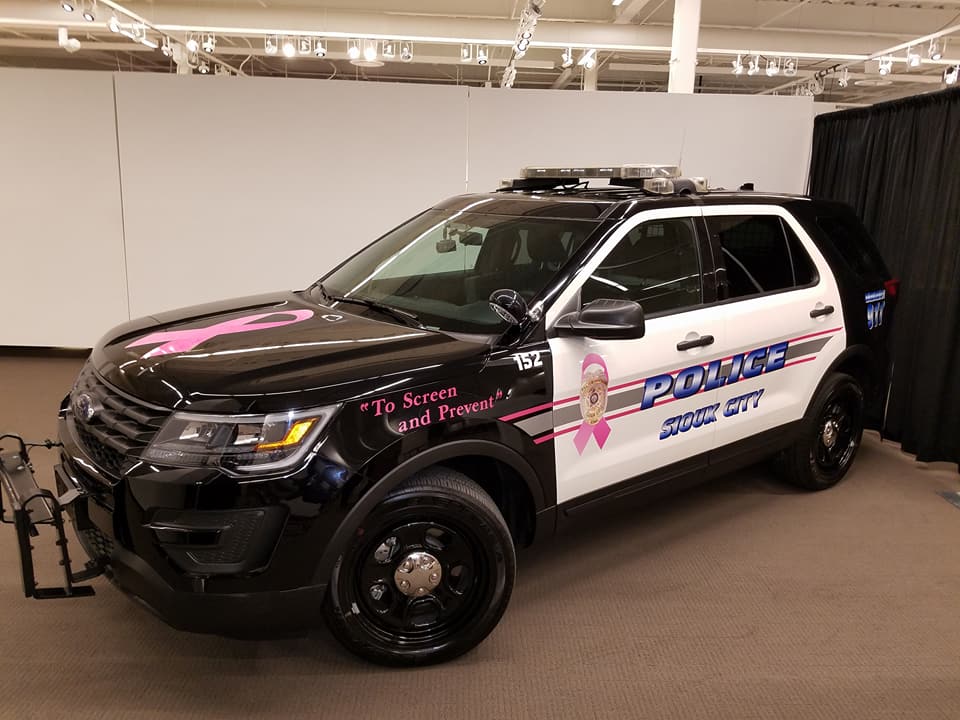 Sioux City Police unveil cancer awareness patrol car