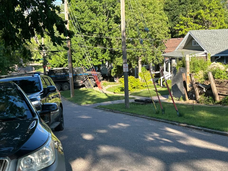 UPDATE 6:47 pm - Subject in custody after the deploymentent ...